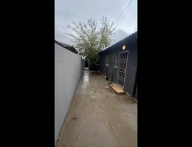 2 BEDROOM HOUSE FOR SALE IN BRAM FISCHERVILLE
